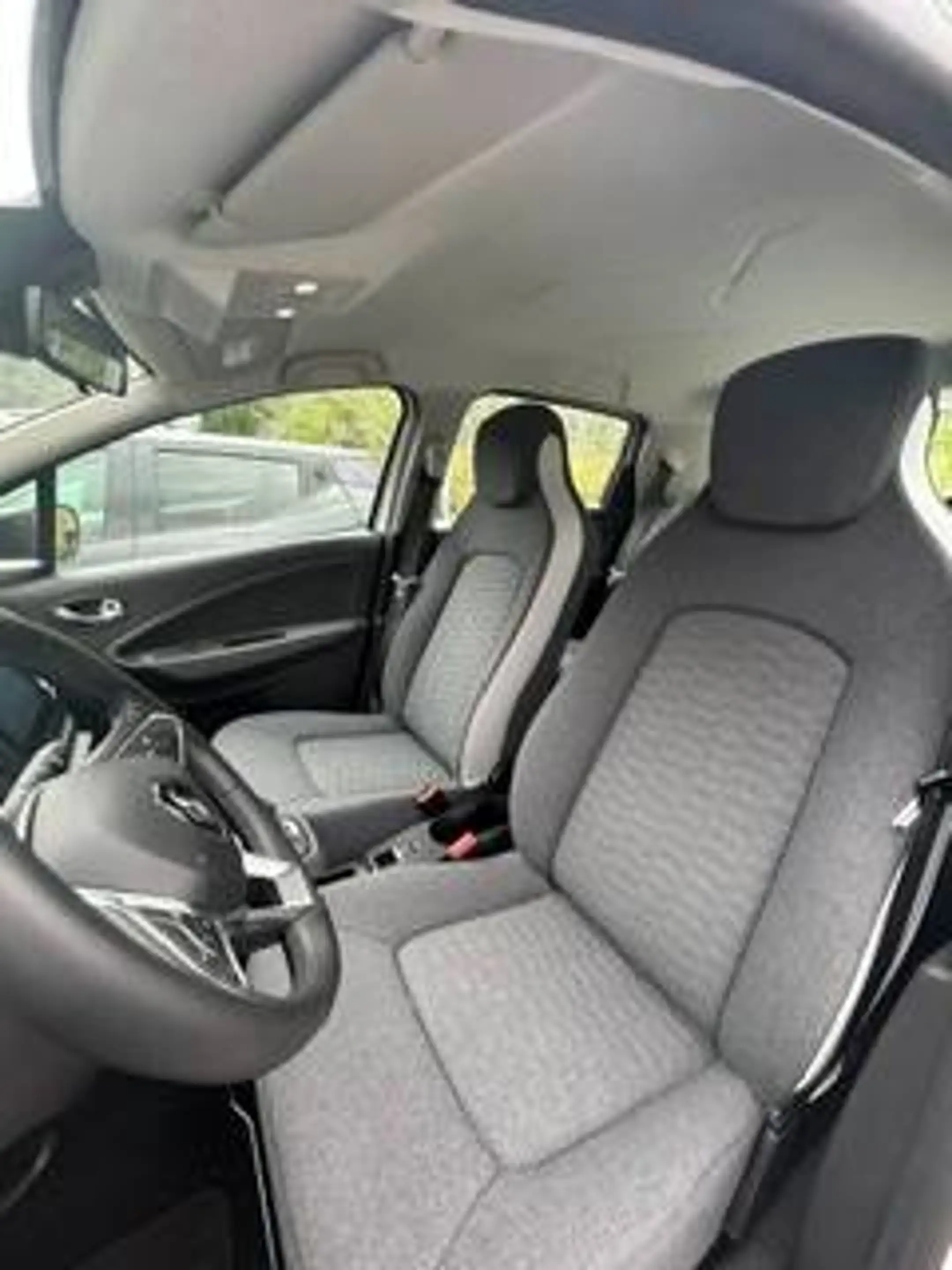 Renault ZOE Evolution — photo 11