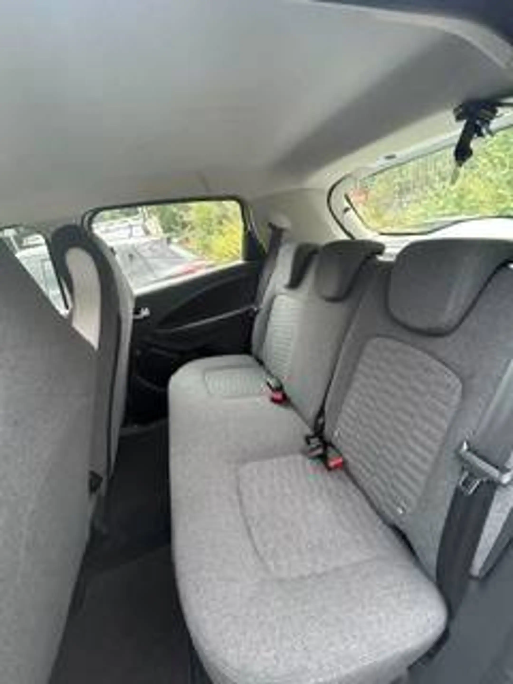 Renault ZOE Evolution — photo 13
