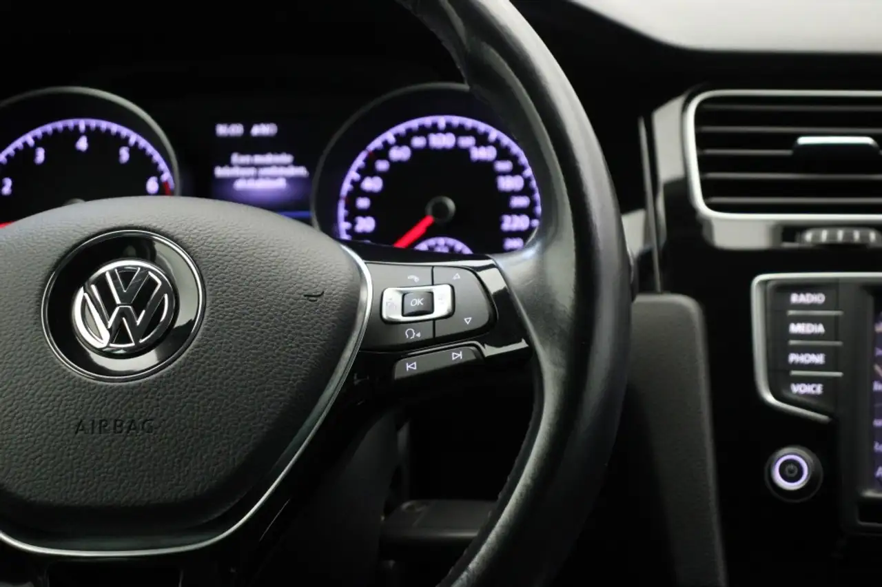 Volkswagen Golf Standard Model — photo 21 sur 30