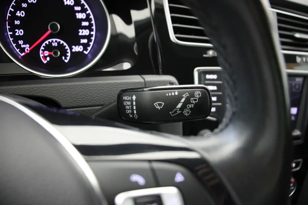 Volkswagen Golf Standard Model — photo 24 sur 30