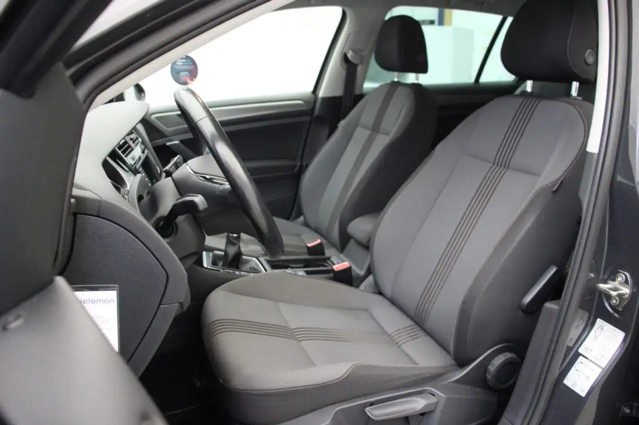 Volkswagen Golf Standard Model — photo 9 sur 30