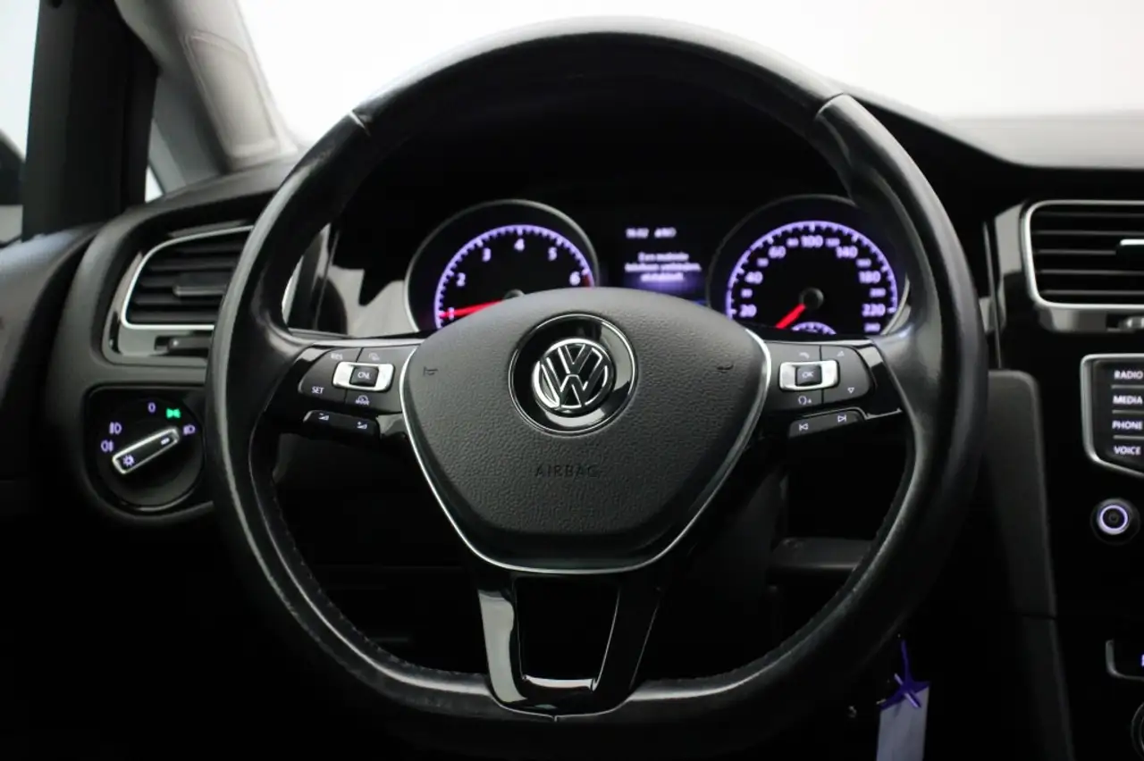 Volkswagen Golf Standard Model — photo 20 sur 30