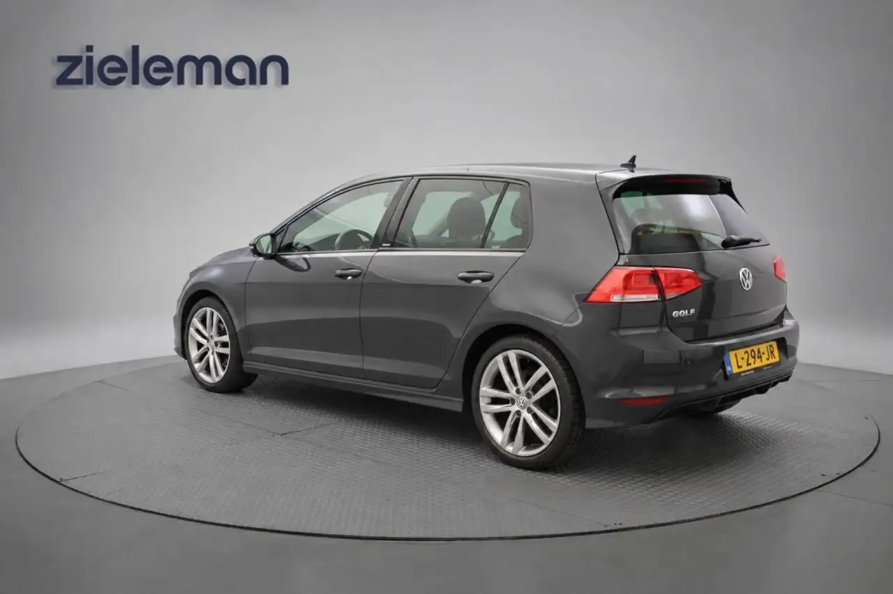 Volkswagen Golf Standard Model — photo 3 sur 30