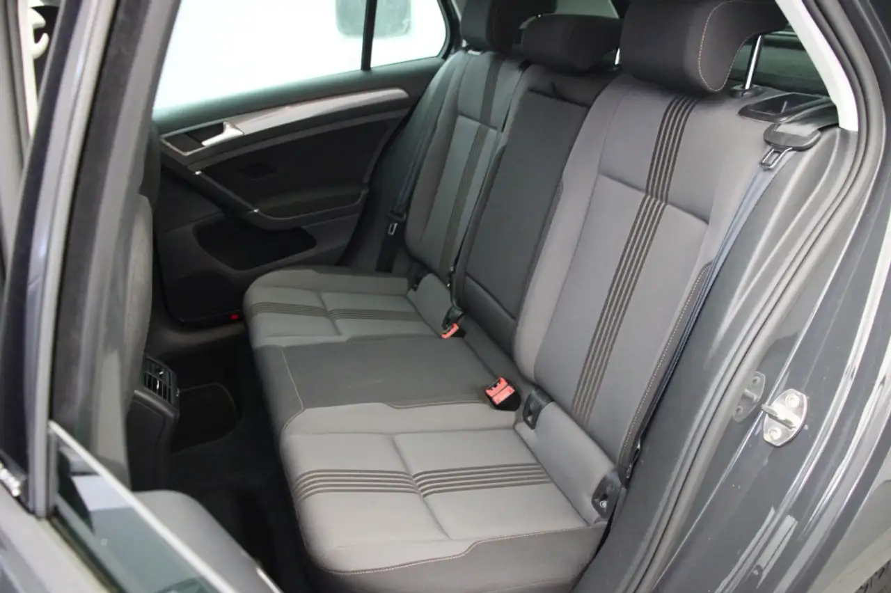 Volkswagen Golf Standard Model — photo 10 sur 30