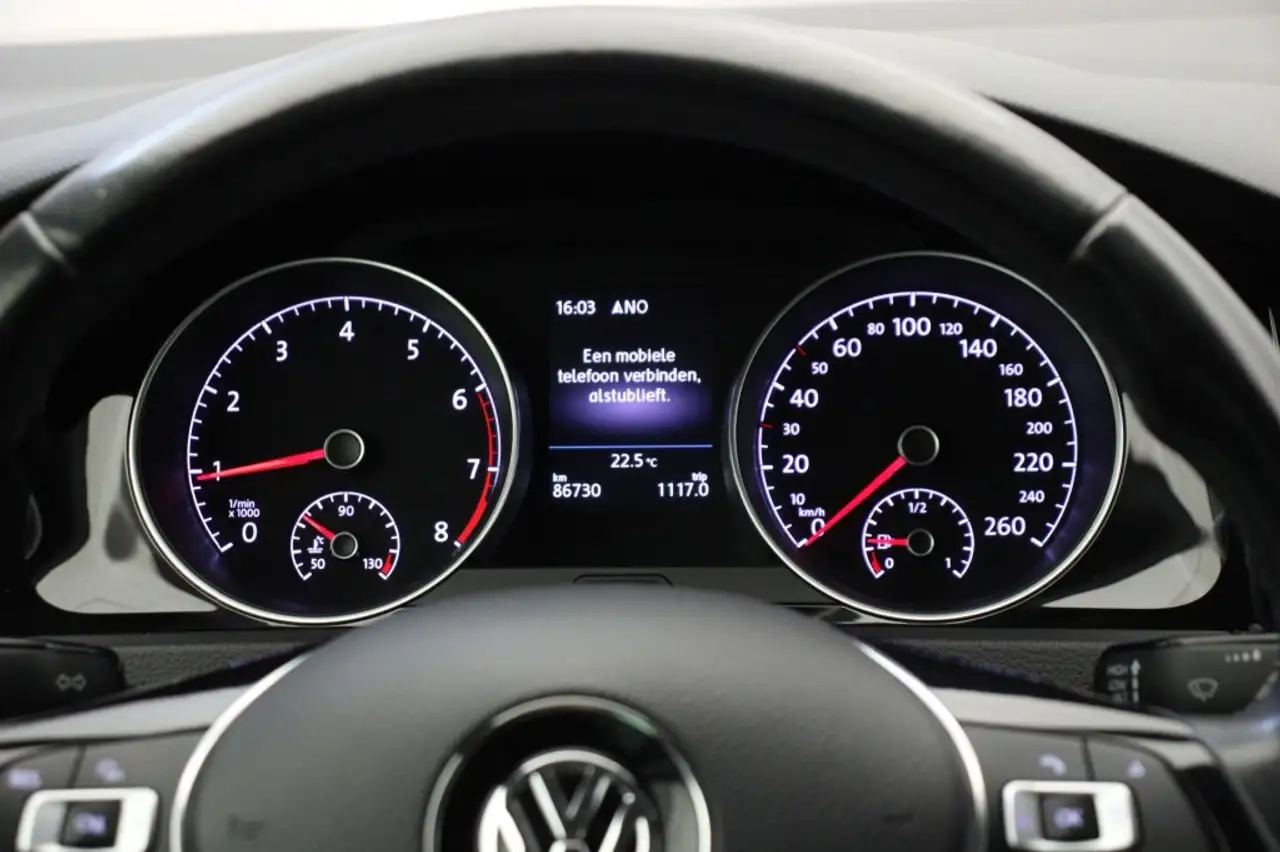 Volkswagen Golf Standard Model — photo 22 sur 30
