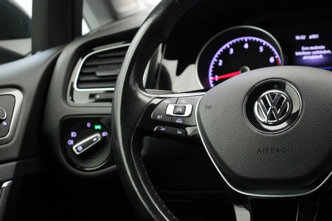 Volkswagen Golf Standard Model — photo 6 sur 30