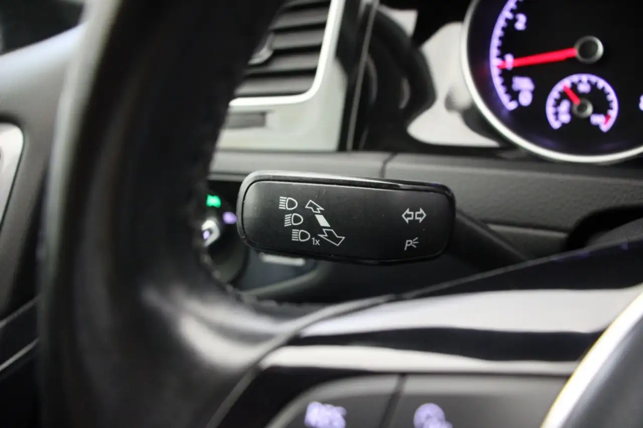 Volkswagen Golf Standard Model — photo 23 sur 30