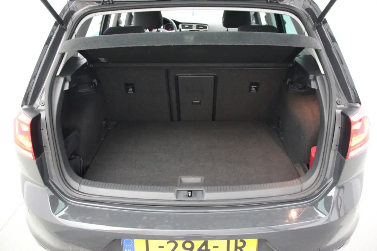 Volkswagen Golf Standard Model — photo 11 sur 30