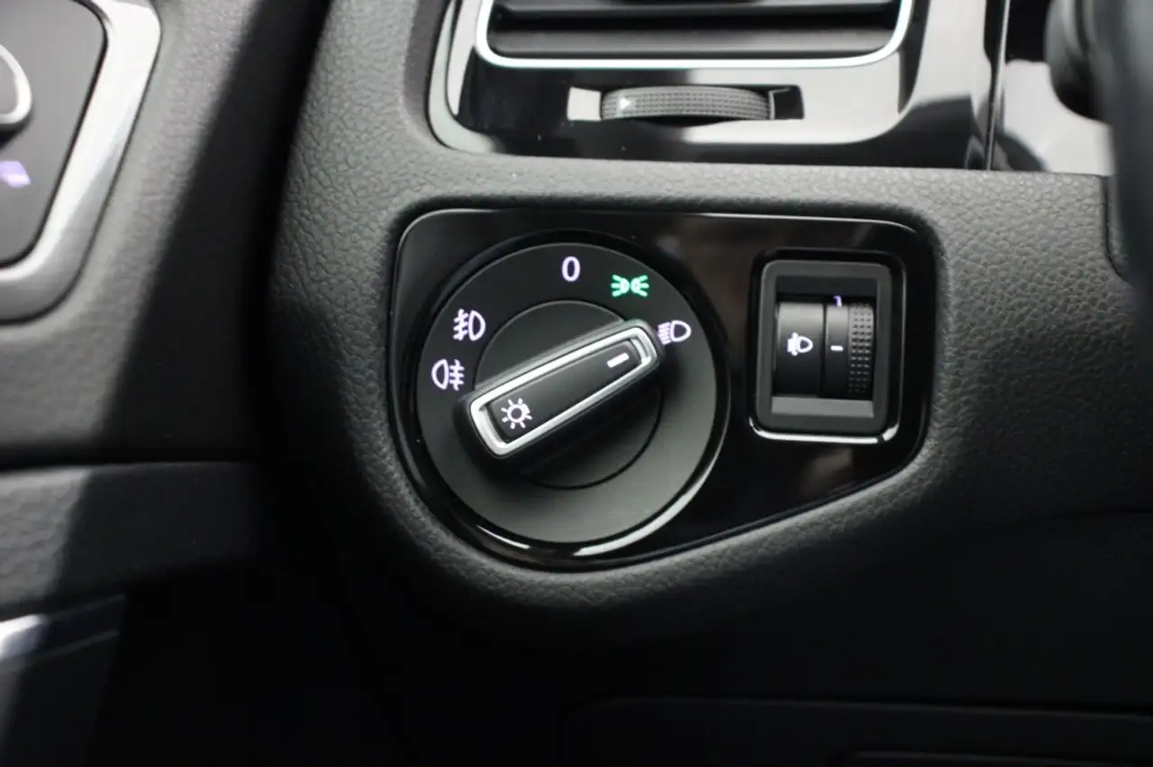 Volkswagen Golf Standard Model — photo 25 sur 30