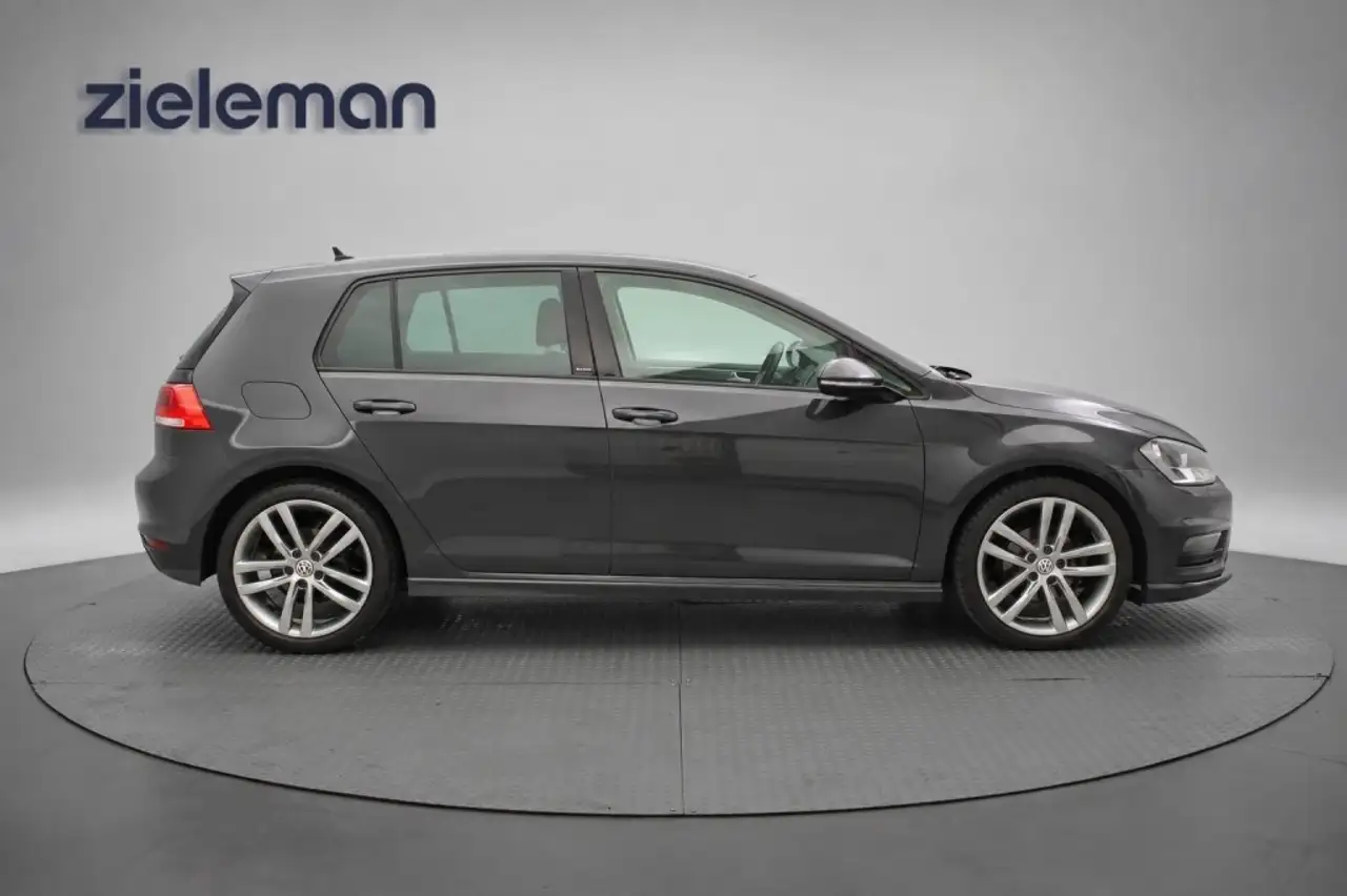 Volkswagen Golf Standard Model — photo 15 sur 30