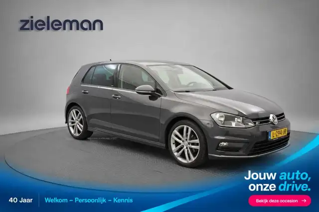 Volkswagen Golf Standard Model en vente chez une concession Pays-Bas