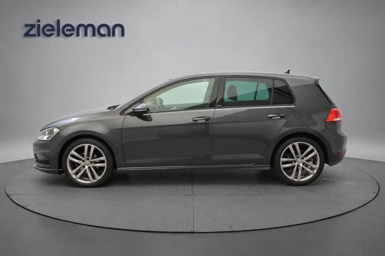 Volkswagen Golf Standard Model — photo 18 sur 30
