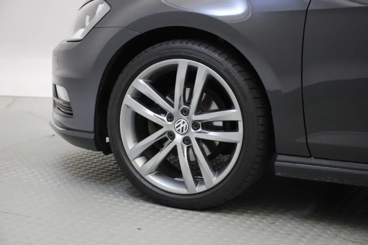 Volkswagen Golf Standard Model — photo 29 sur 30