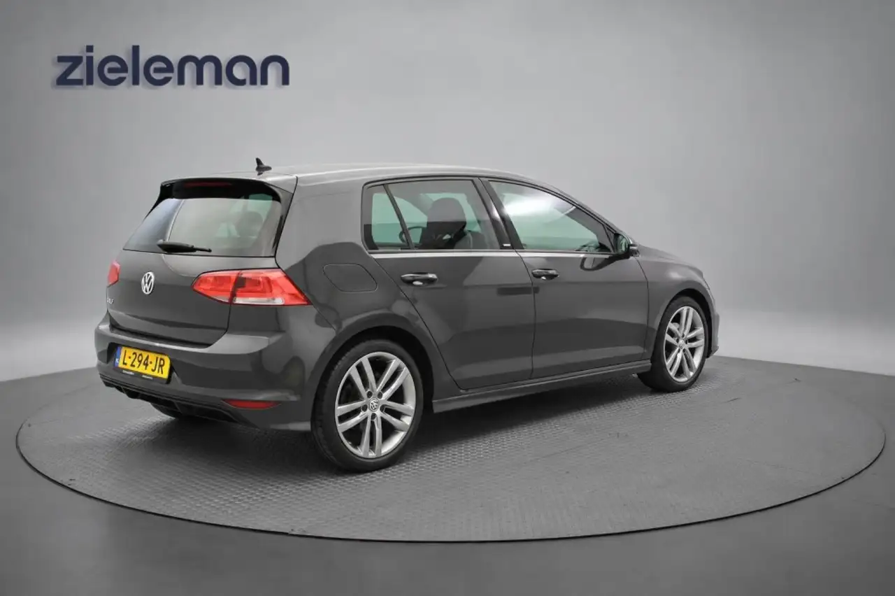 Volkswagen Golf Standard Model — photo 16 sur 30