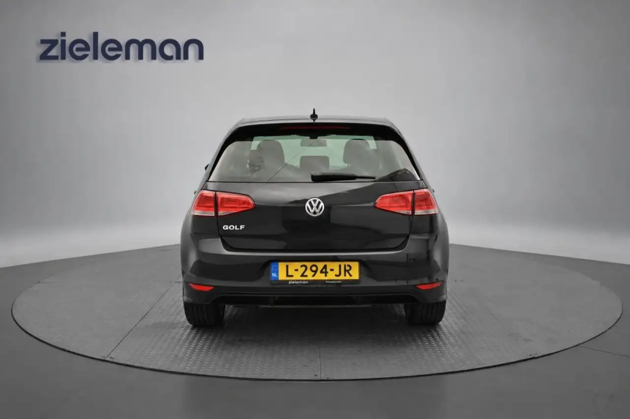 Volkswagen Golf Standard Model — photo 17 sur 30