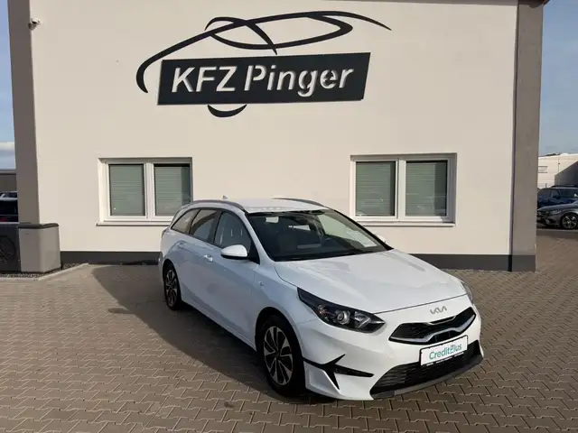 2024 Kia Ceed in White for sale