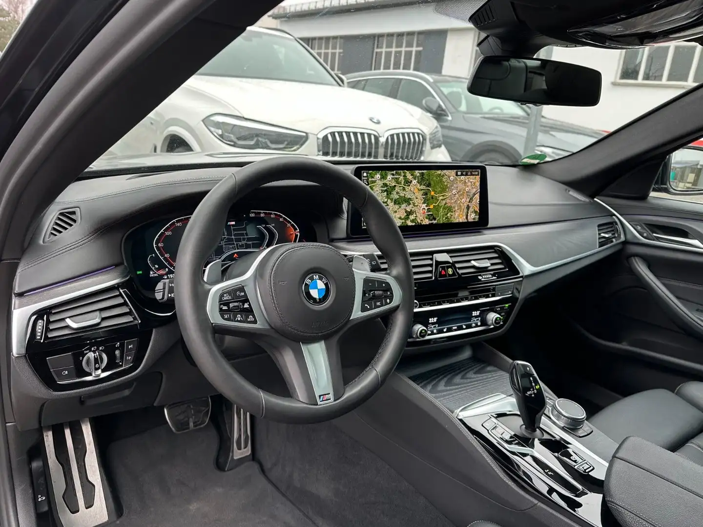 BMW 530 d M Sport PANO*Laser*ACC*Leder*HUD*Luft*Gesti Schwarz - 2