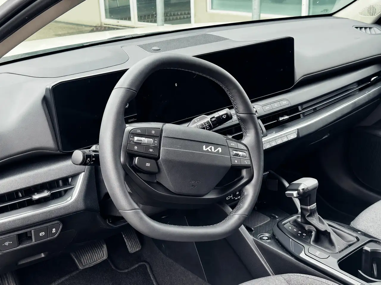 Kia K4 снимка Kia K4