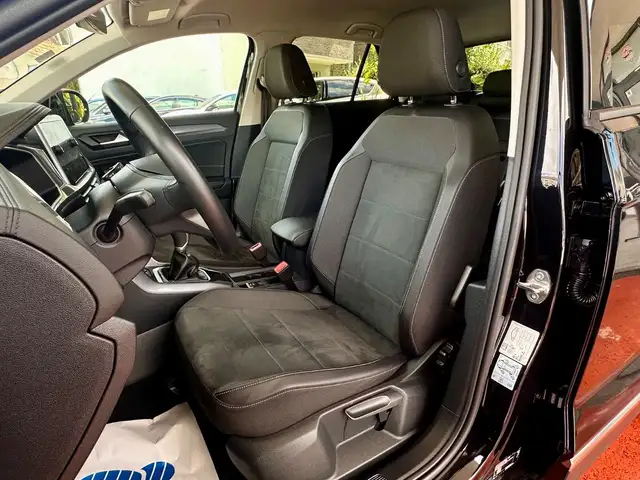 Volkswagen T-Roc view 12
