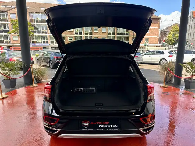 Volkswagen T-Roc view 5