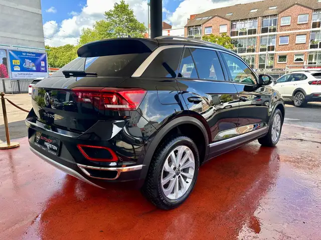 Volkswagen T-Roc view 3