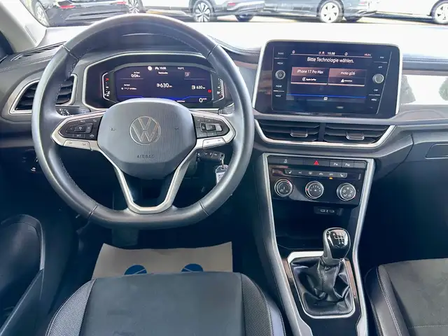 Volkswagen T-Roc view 13