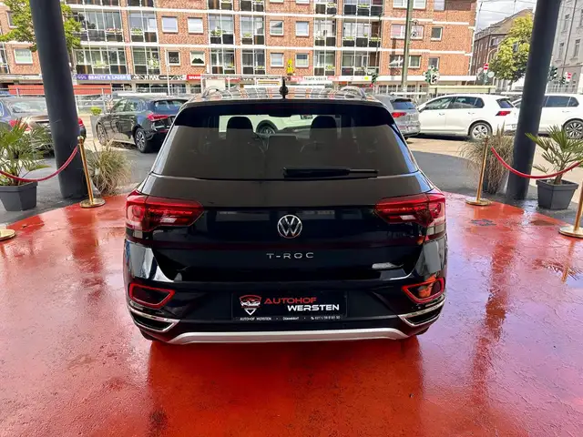 Volkswagen T-Roc view 4