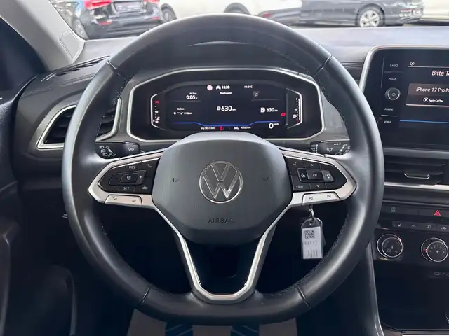 Volkswagen T-Roc view 14