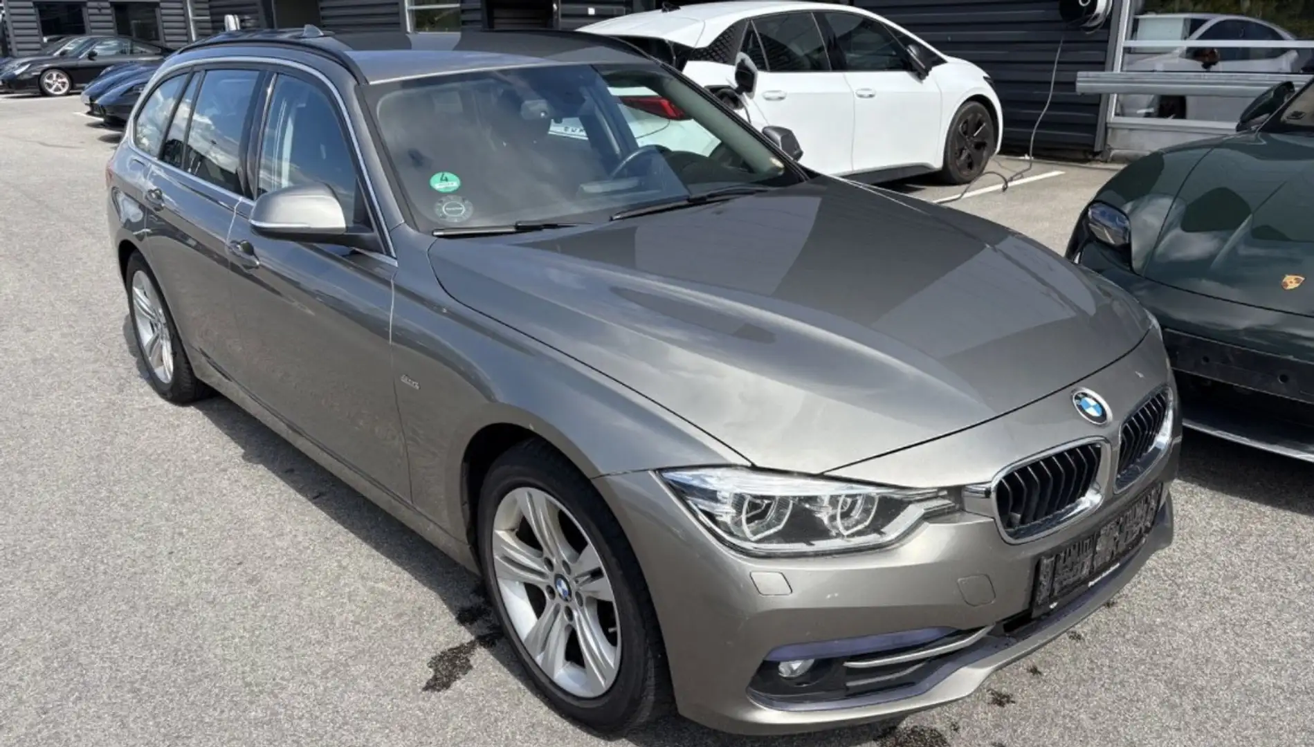 BMW 320 320d Touring xDrive Aut. Sport Line Gris - 1
