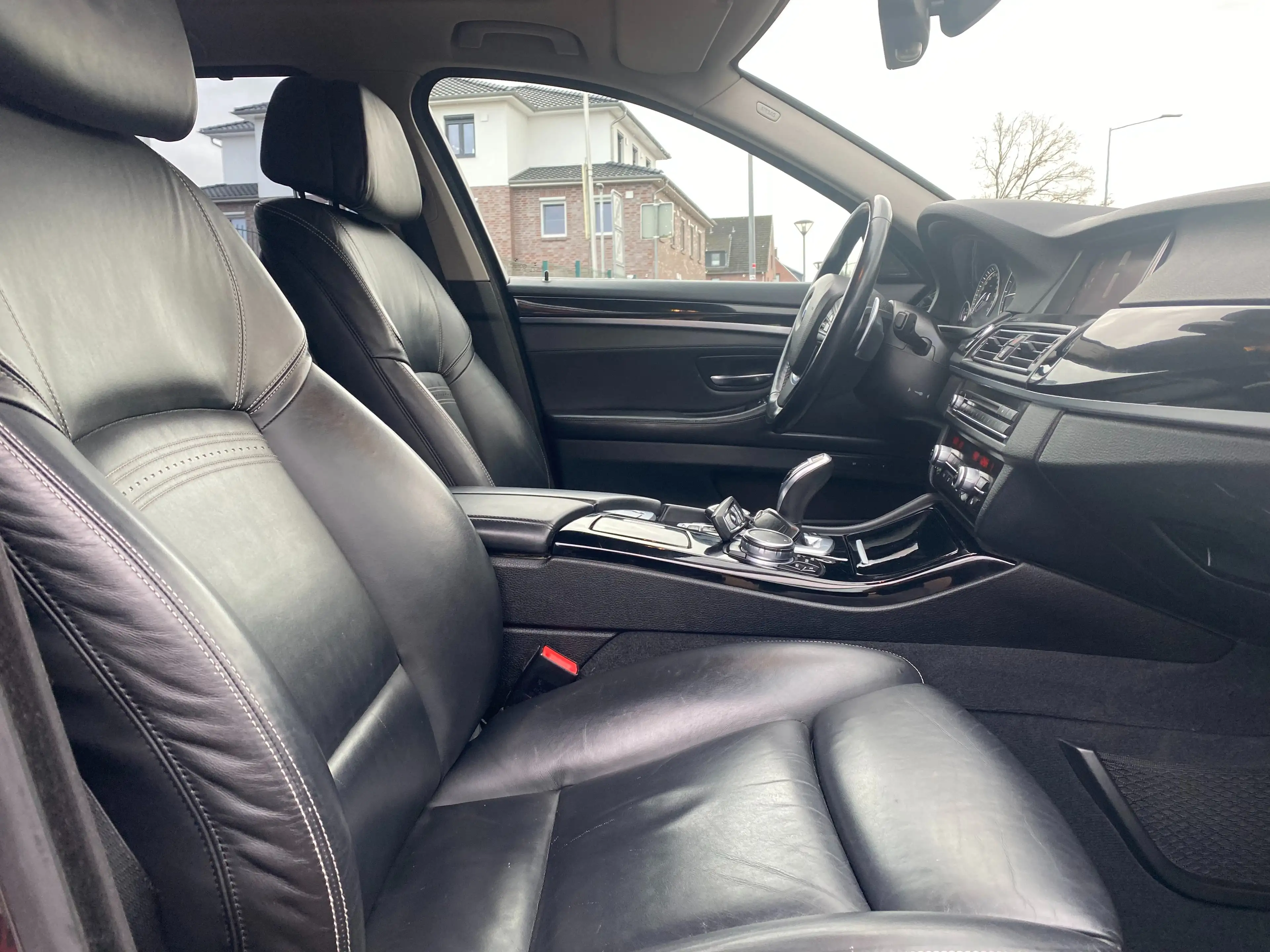 BMW 535 535d xDrive-Luxury-Automatik-Pano-NAV-Leder-AHK- — photo 7