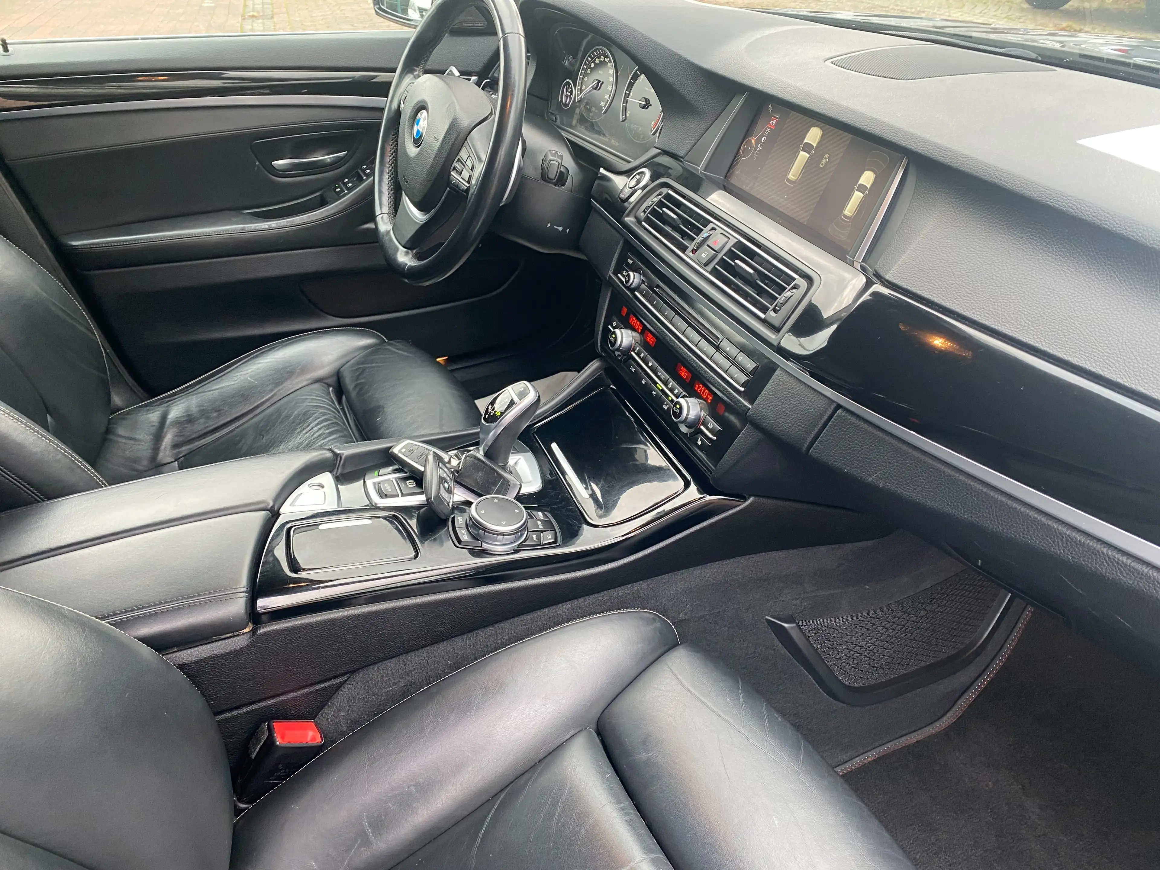 BMW 535 535d xDrive-Luxury-Automatik-Pano-NAV-Leder-AHK- — photo 6