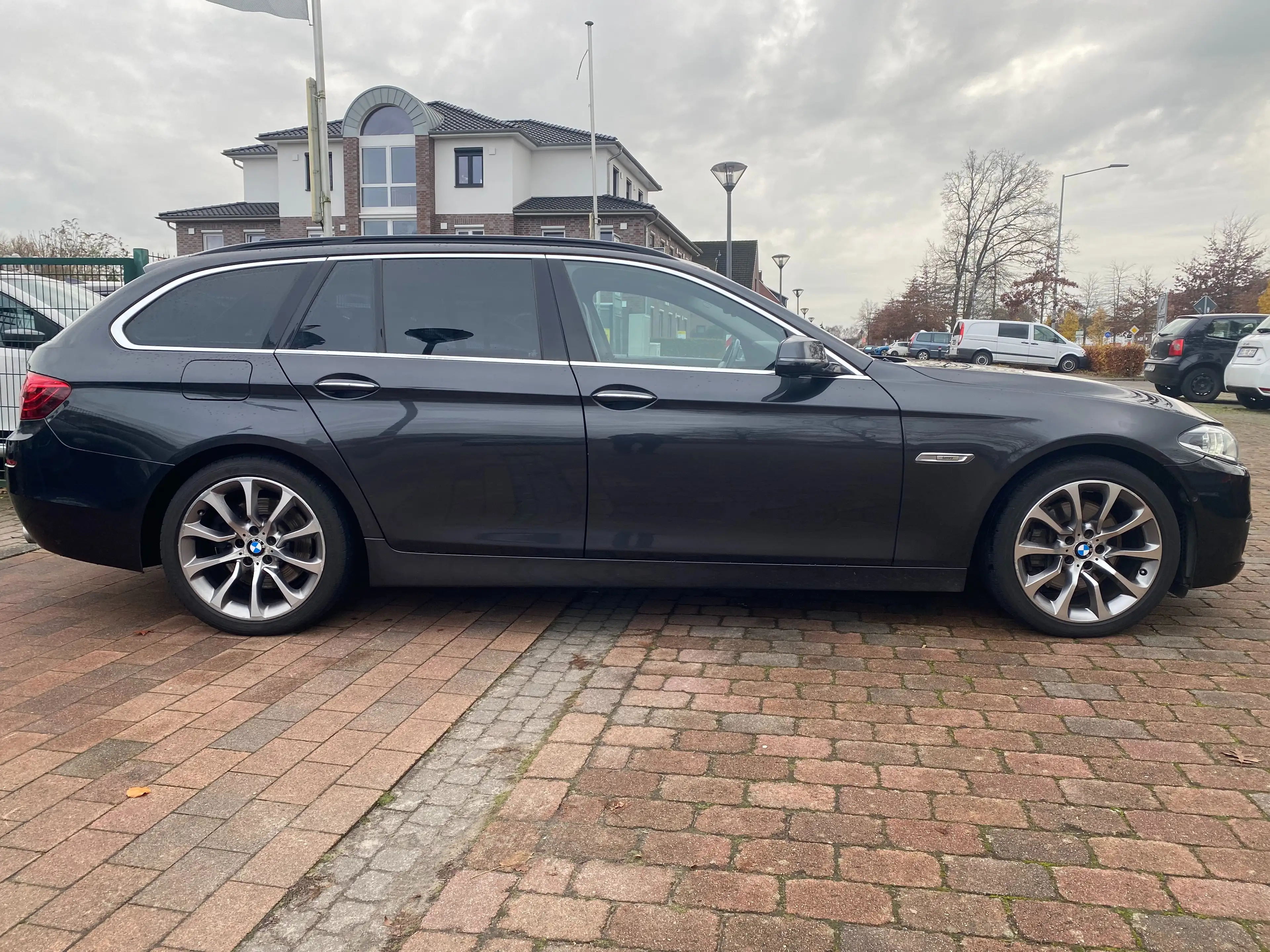 BMW 535 535d xDrive-Luxury-Automatik-Pano-NAV-Leder-AHK- — photo 5