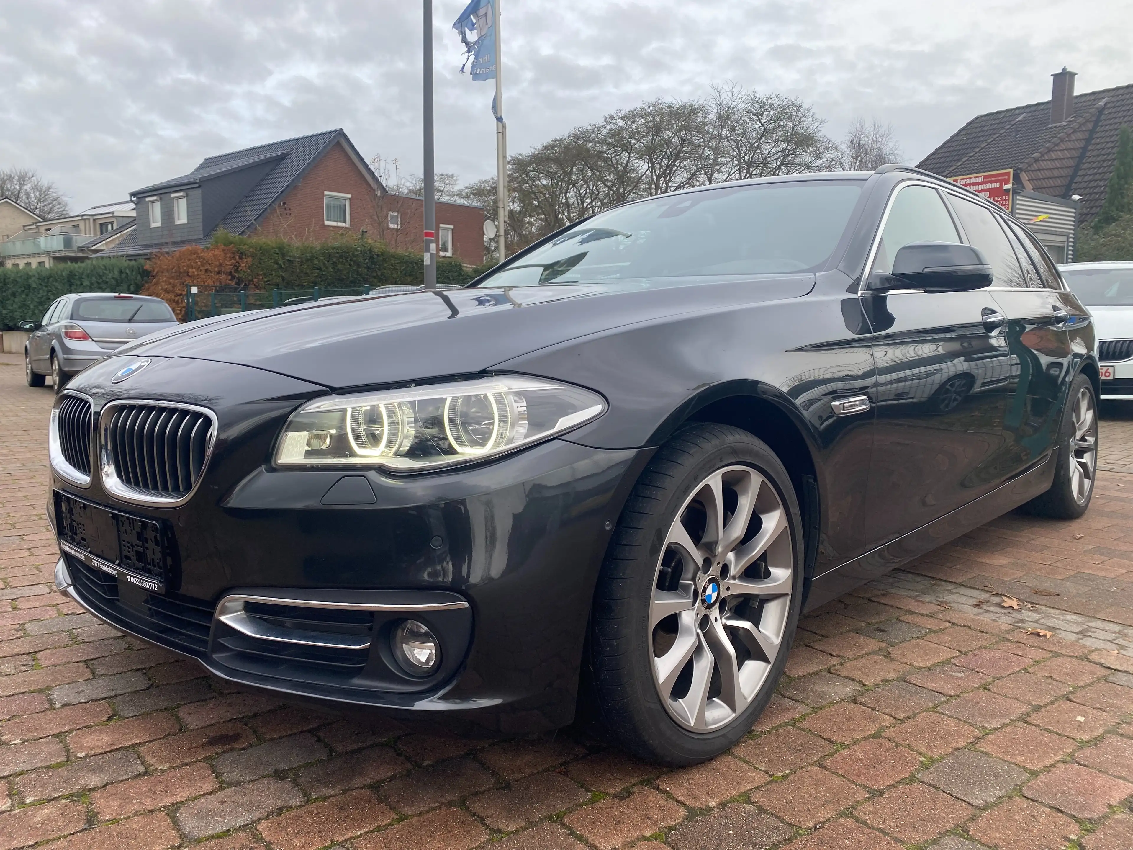 BMW 535 535d xDrive-Luxury-Automatik-Pano-NAV-Leder-AHK-