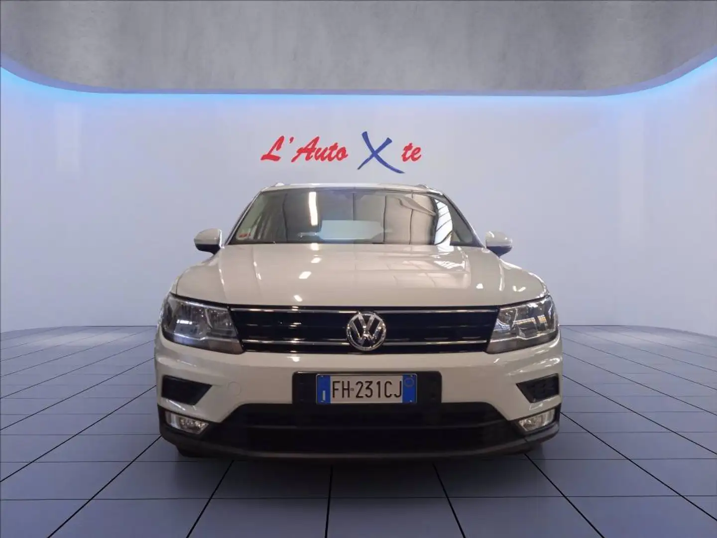 Volkswagen Tiguan 2.0 tdi Advanced 4motion 150cv dsg Wit - 2