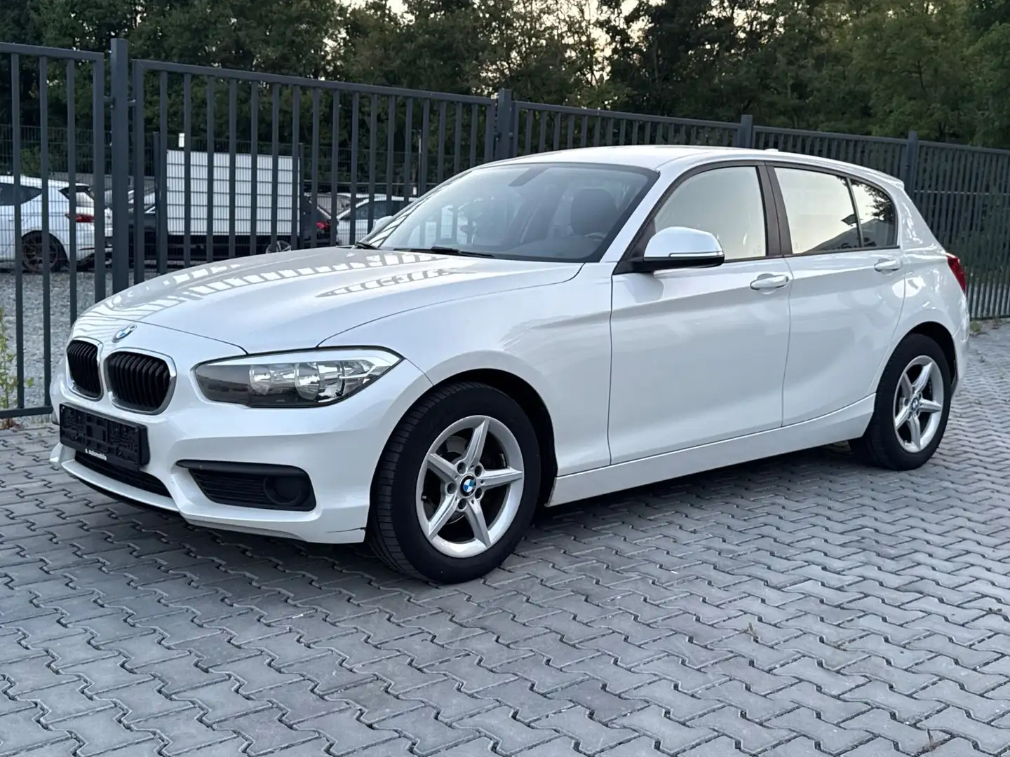 BMW 118 i  5-trg. Wit - 1