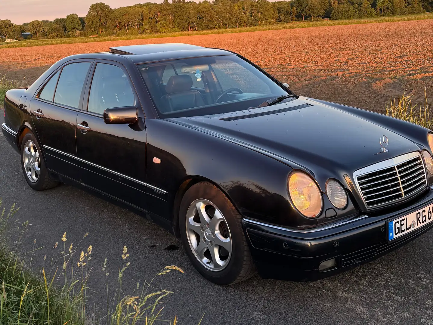 Mercedes-Benz 280 280 E Black - 1