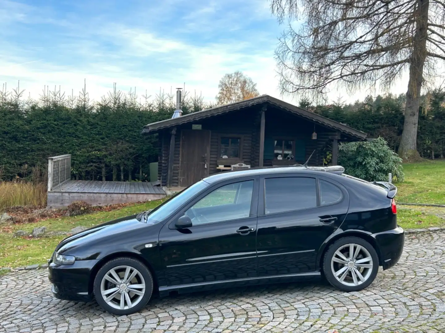 SEAT Leon 1.9TDI 150PS Top Sport 4Motion,6Gang,125tkm Schwarz - 2