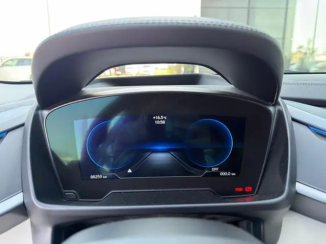 BMW i8 PHEV Range Extender *CARBON* HUD* FLÜGELTÜRE* Ansicht 24