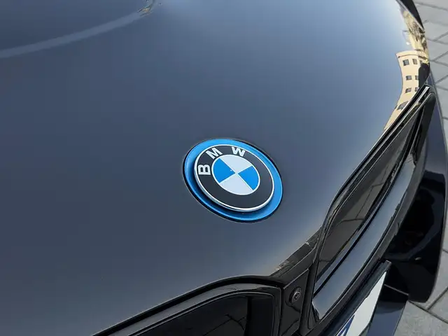 BMW i8 PHEV Range Extender *CARBON* HUD* FLÜGELTÜRE* Ansicht 10