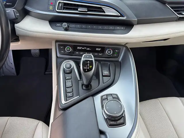 BMW i8 PHEV Range Extender *CARBON* HUD* FLÜGELTÜRE* Ansicht 22