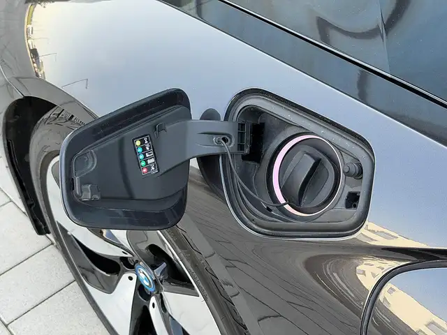 BMW i8 PHEV Range Extender *CARBON* HUD* FLÜGELTÜRE* Ansicht 16