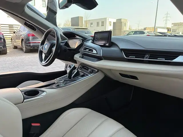 BMW i8 PHEV Range Extender *CARBON* HUD* FLÜGELTÜRE* Ansicht 20