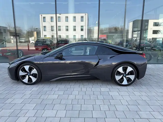 BMW i8 PHEV Range Extender *CARBON* HUD* FLÜGELTÜRE* Ansicht 3