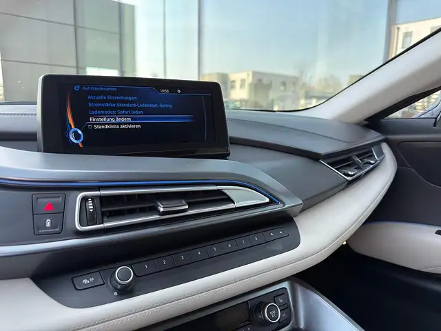 BMW i8 PHEV Range Extender *CARBON* HUD* FLÜGELTÜRE* Ansicht 23