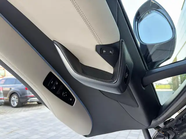 BMW i8 PHEV Range Extender *CARBON* HUD* FLÜGELTÜRE* Ansicht 17