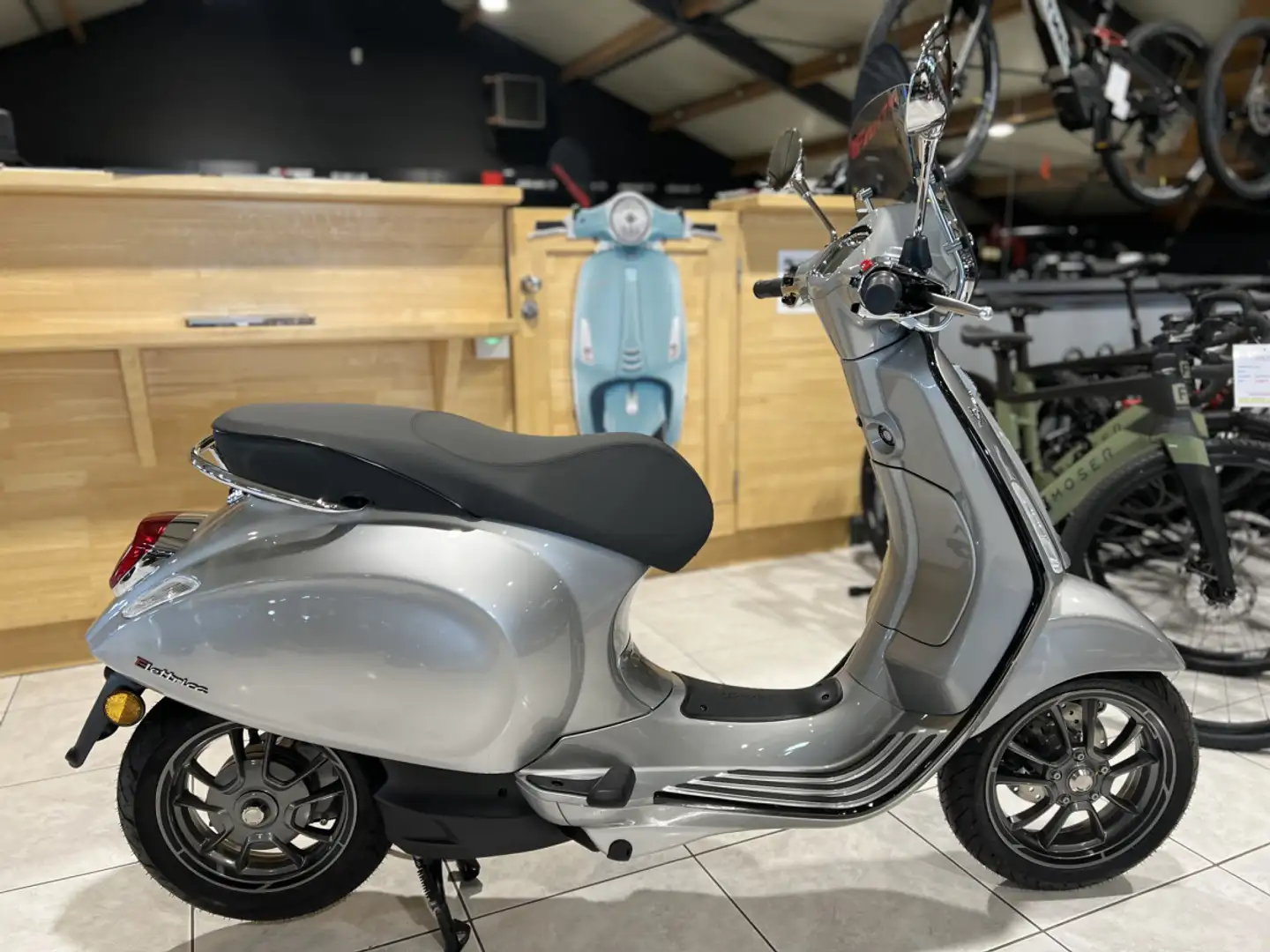 Vespa Elettrica 70 Km/h Сірий - 1