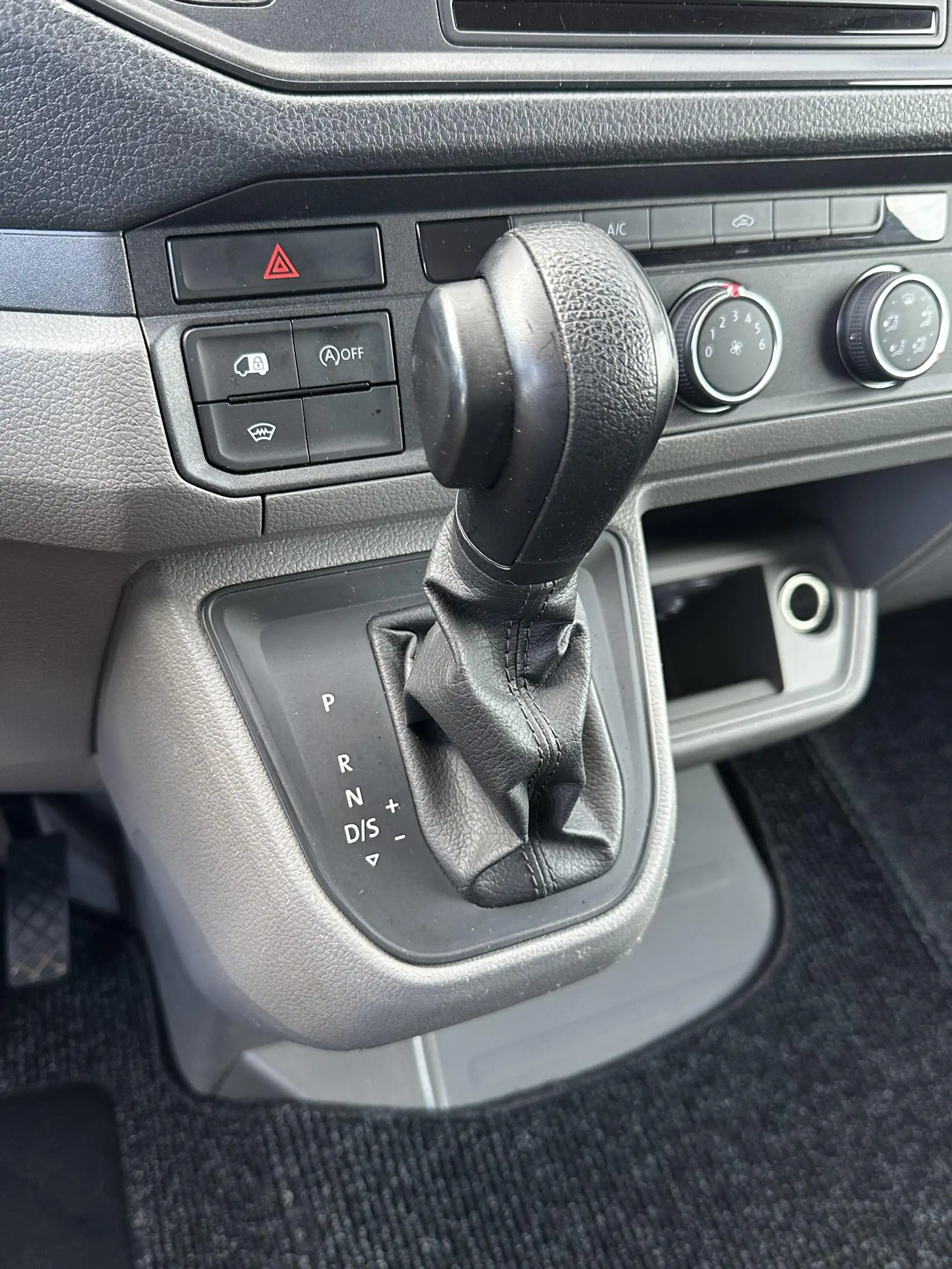 Volkswagen Crafter 35 2.0 TDI L2H1 Highline automaat MARGE 177pk — photo 4