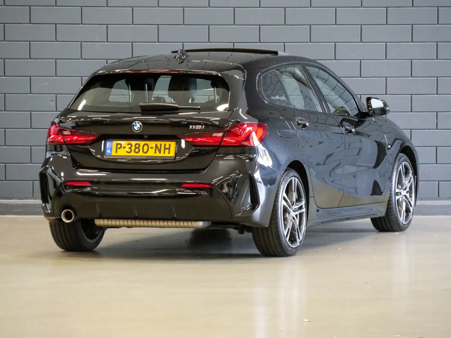 BMW 118 1-serie 118i Automaat M-Sport High Executive | PAN Zwart - 2