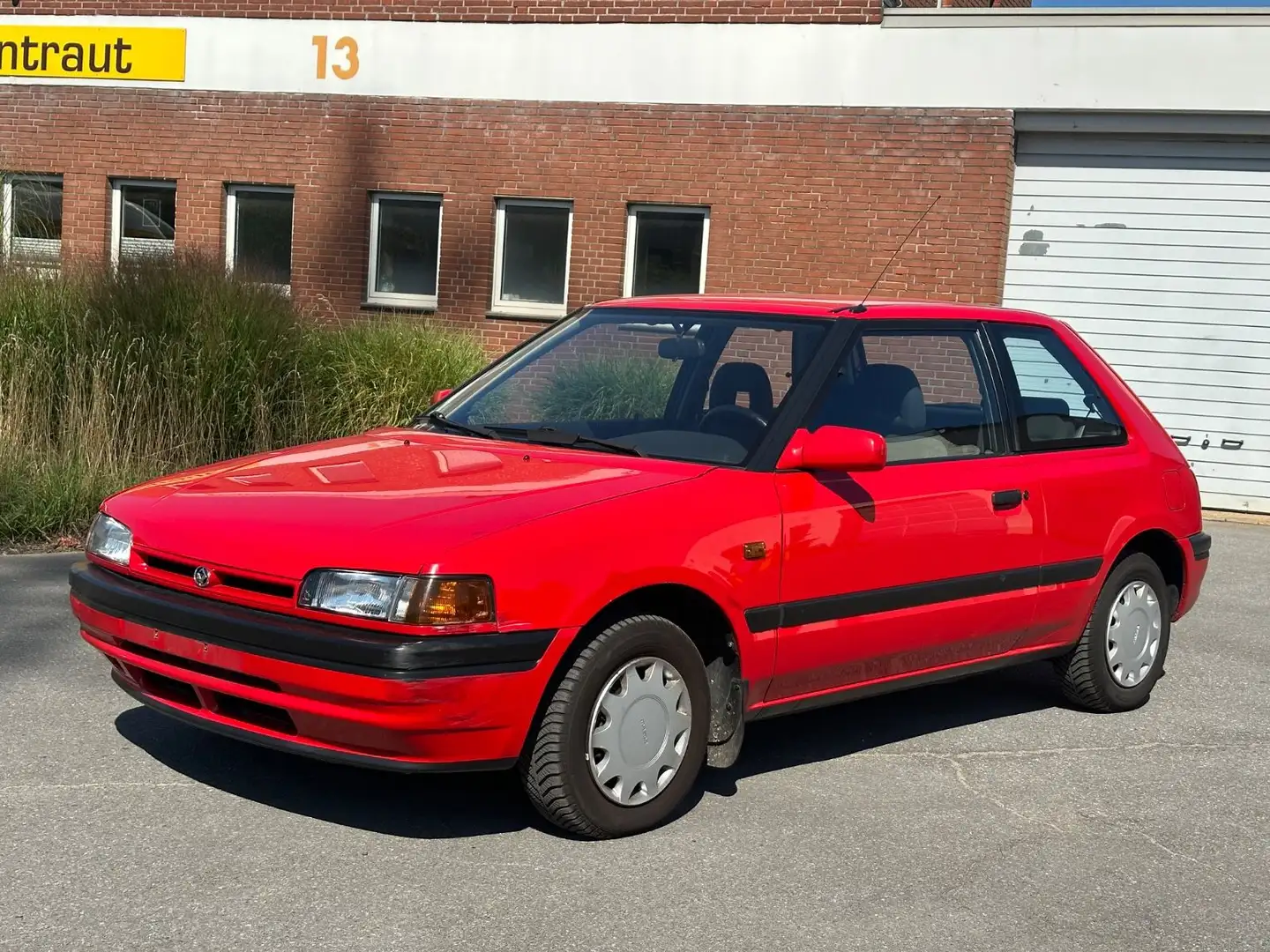 Mazda 323 1.6 BG Benziner GLX Automatik Roşu - 1
