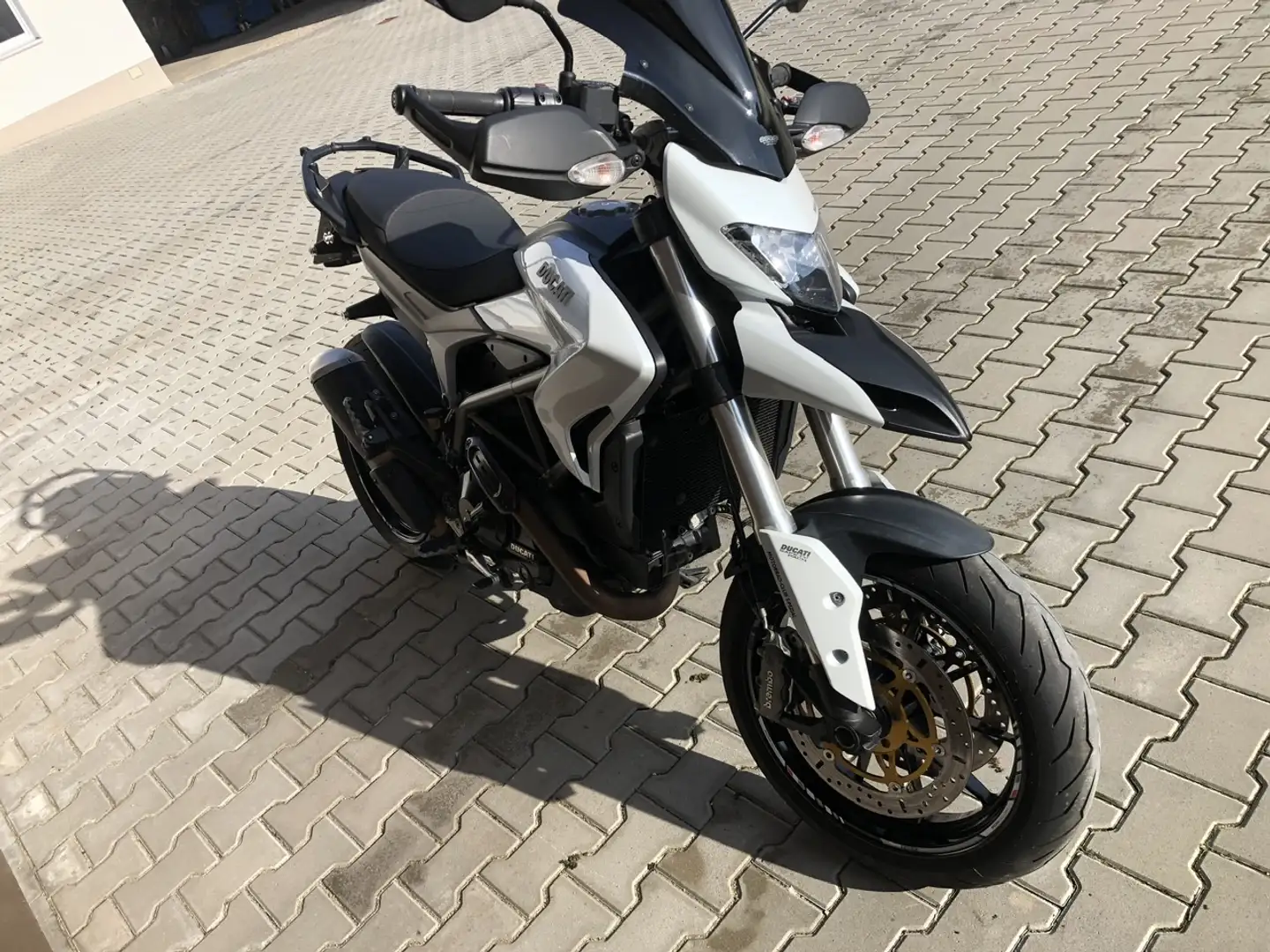 Ducati Hypermotard 821 Bílá - 2